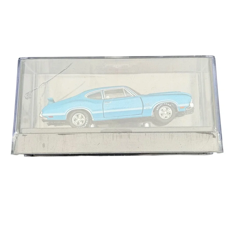 M2 Machines 1970 Oldsmobile Cutlass 442 W-30 Blue Diecast Car R91 1:64 Vintage